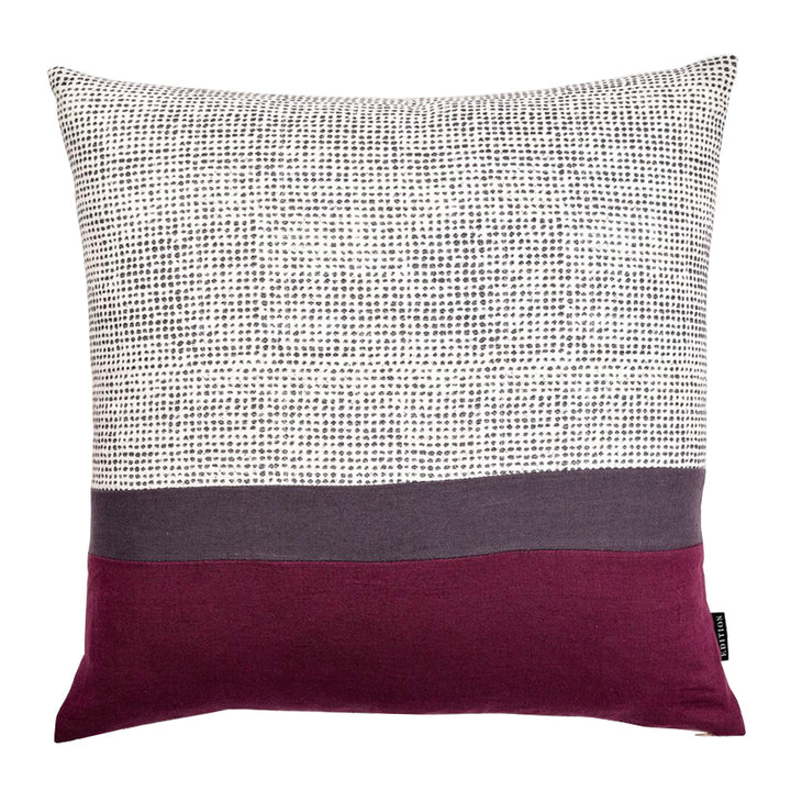 50x50cm Tailored in soft Belgian linen, with a mixture of print and plain fabric