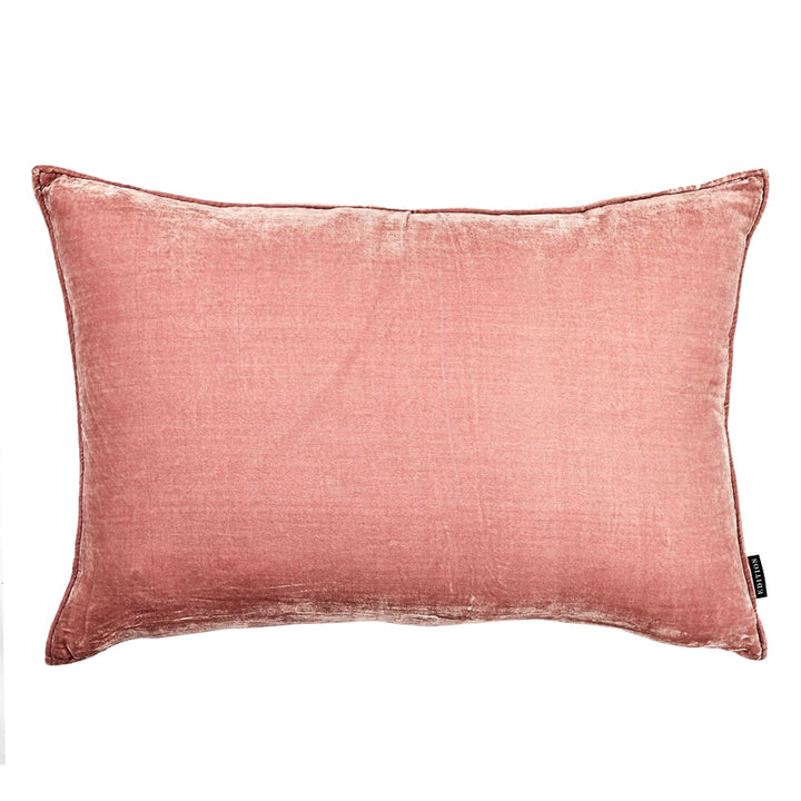 60x40cm double sided dusty pink silk velvet with a 5mm closed flange detailing to the seam.
